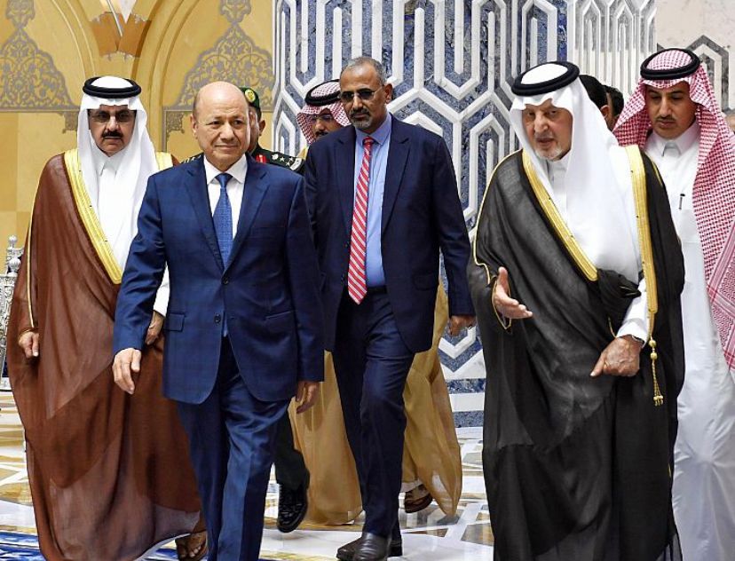رئيس مجلس القيادة الرئاسي يصل السعودية في زيارة رسمية