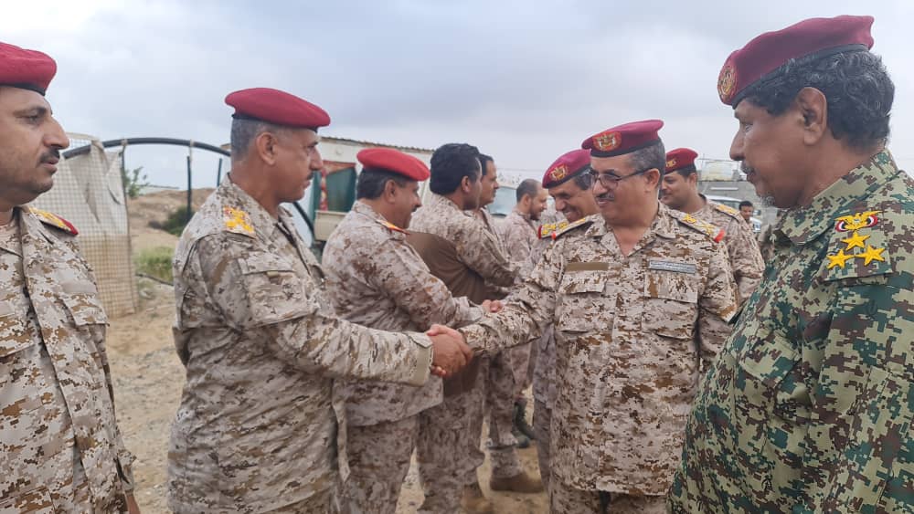 لجنة من وزارة الدفاع ورئاسة الأركان تطلع على أوضاع الوحدات بالمنطقة العسكرية الخامسة