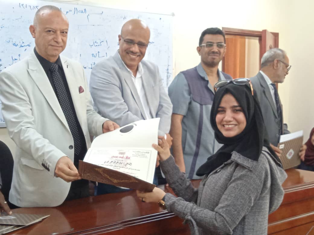 اختتام دورة تدريبية لسكرتيري التحقيق وموظفي الأقلام الجنائية بعدن