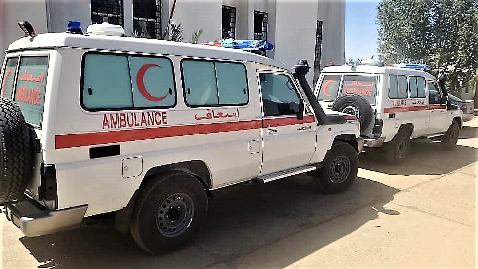 مركز الاسناد الطبي المشترك يدعم المستشفيات الميدانية في مأرب بعدد من سيارات الإسعاف