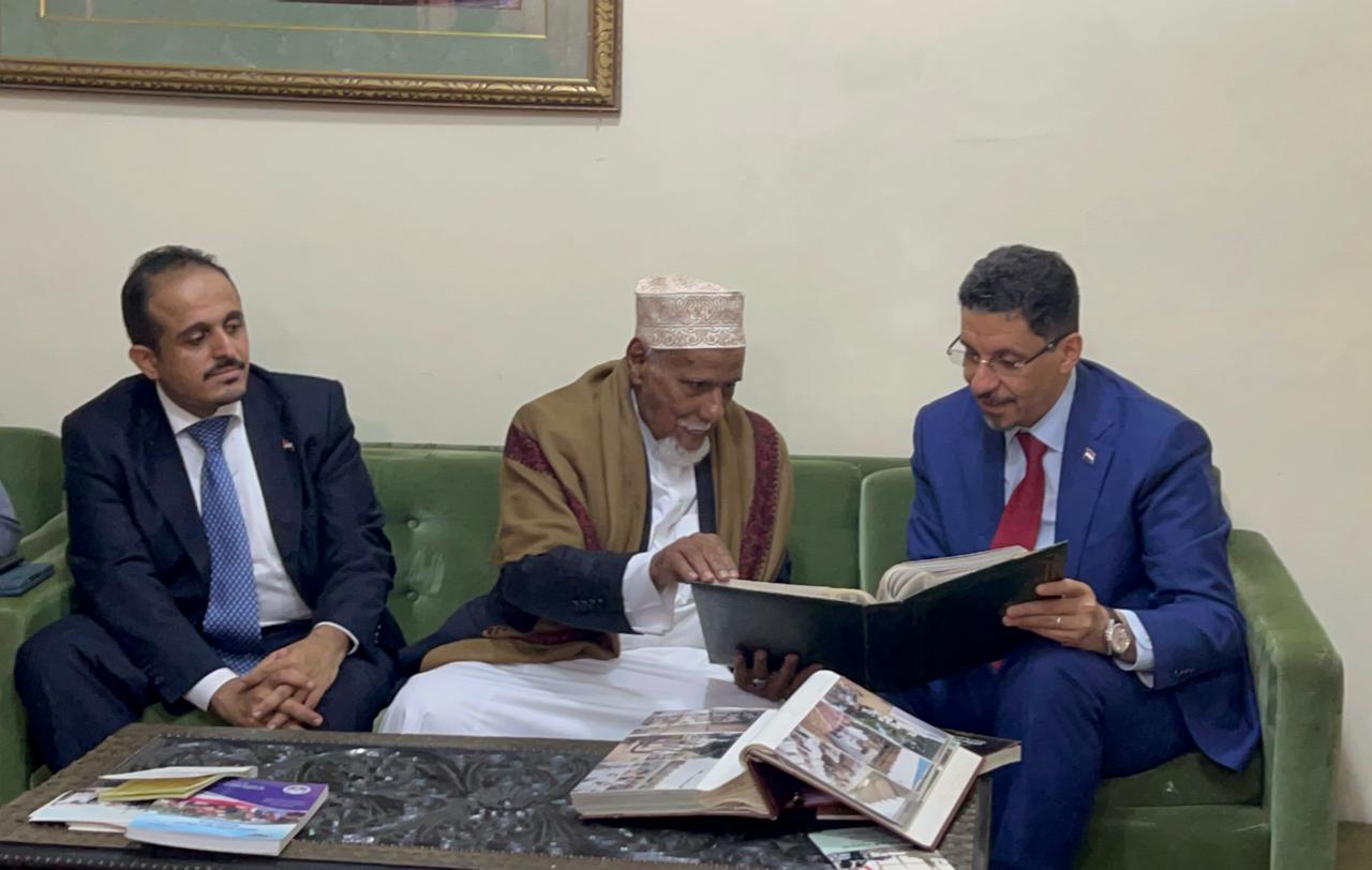 وزير الخارجية يزور القنصلية الفخرية اليمنية في مومباسا