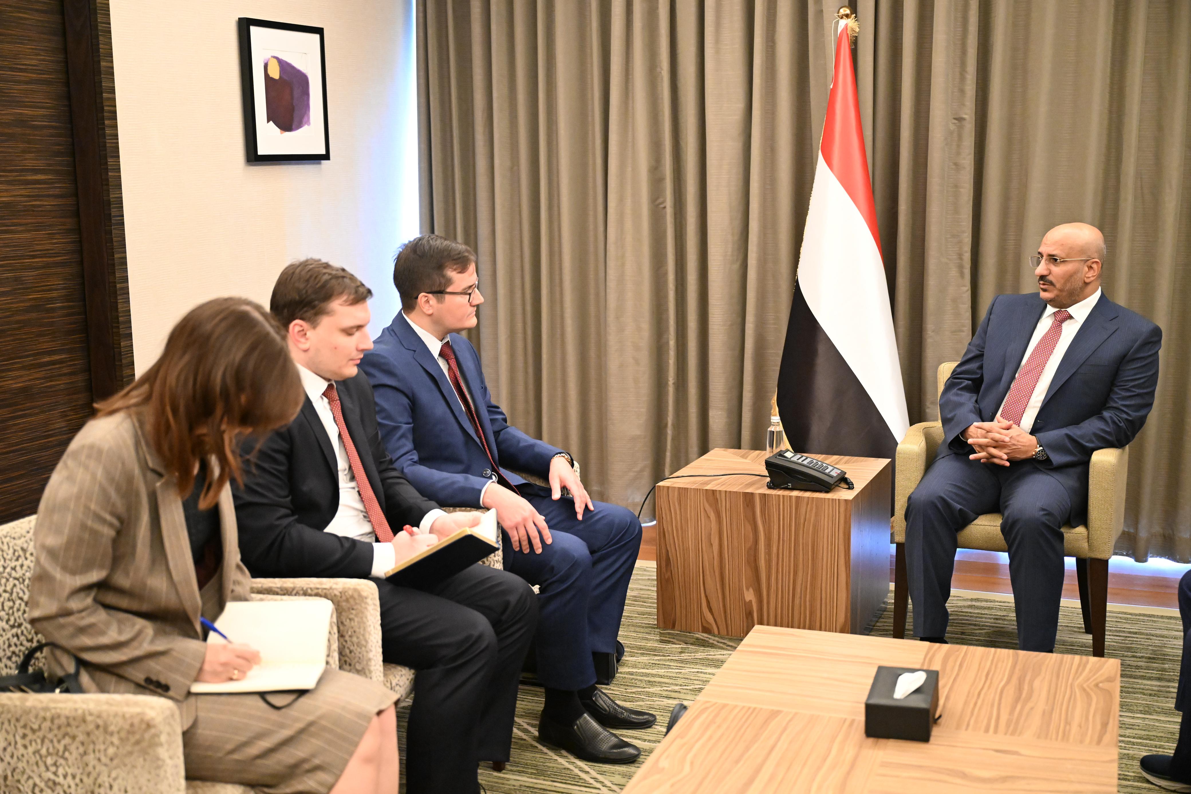 العميد طارق صالح يؤكد على أهمية دور روسيا في تحقيق السلام باليمن