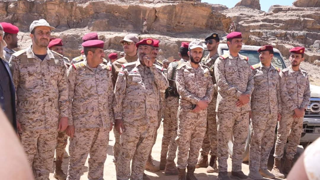 رئيس هيئة الأركان يطلع على أوضاع القوات والمقاتلين في محوري آزال والرزامات بمحافظة صعدة