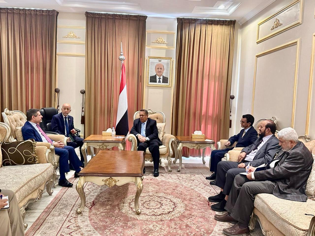 رئيس مجلس الشورى يستقبل السفير الأمريكي لدى اليمن