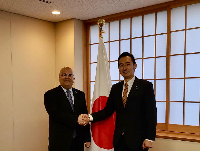 السفير السنيني يبحث مع نائب وزير الخارجية الياباني تعزيز العلاقات الثنائية
