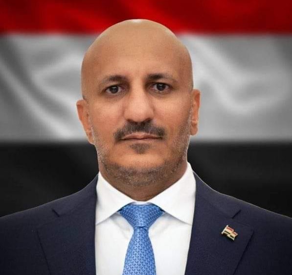 عضو مجلس القيادة العميد طارق صالح يطمئن على سلامة رئيس هيئة الأركان