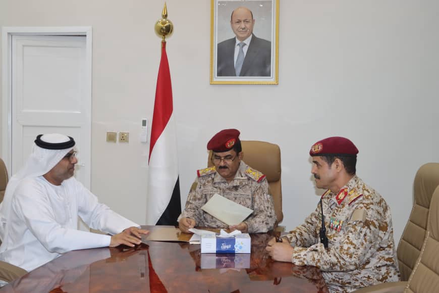 وزير الدفاع يستقبل في عدن سفير دولة الإمارات