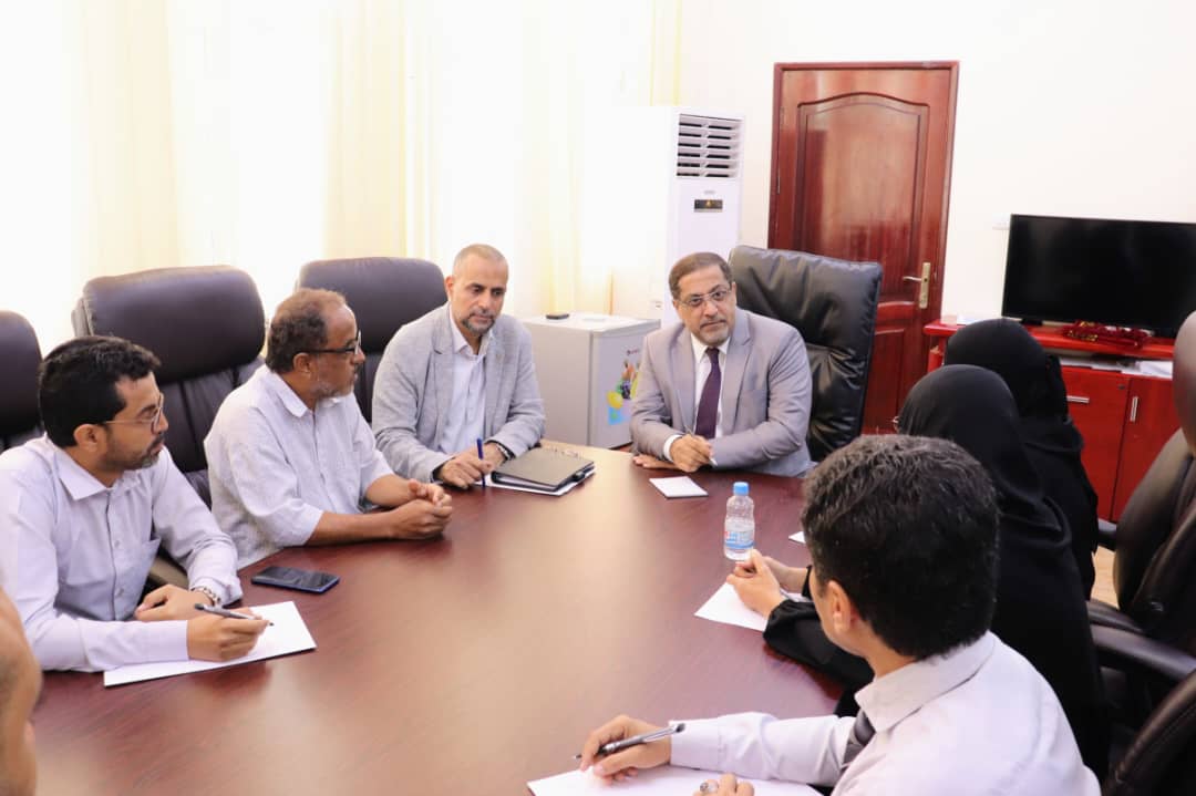 اجتماع يناقش مهام لجنة مراجعة الاداء المالي والاداري لمحاكم محافظة لحج