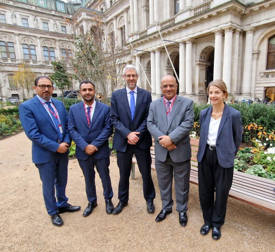 وزير التخطيط يبحث مع مسؤول بريطاني دعم اليمن في المجالات الإنسانية والتنموية