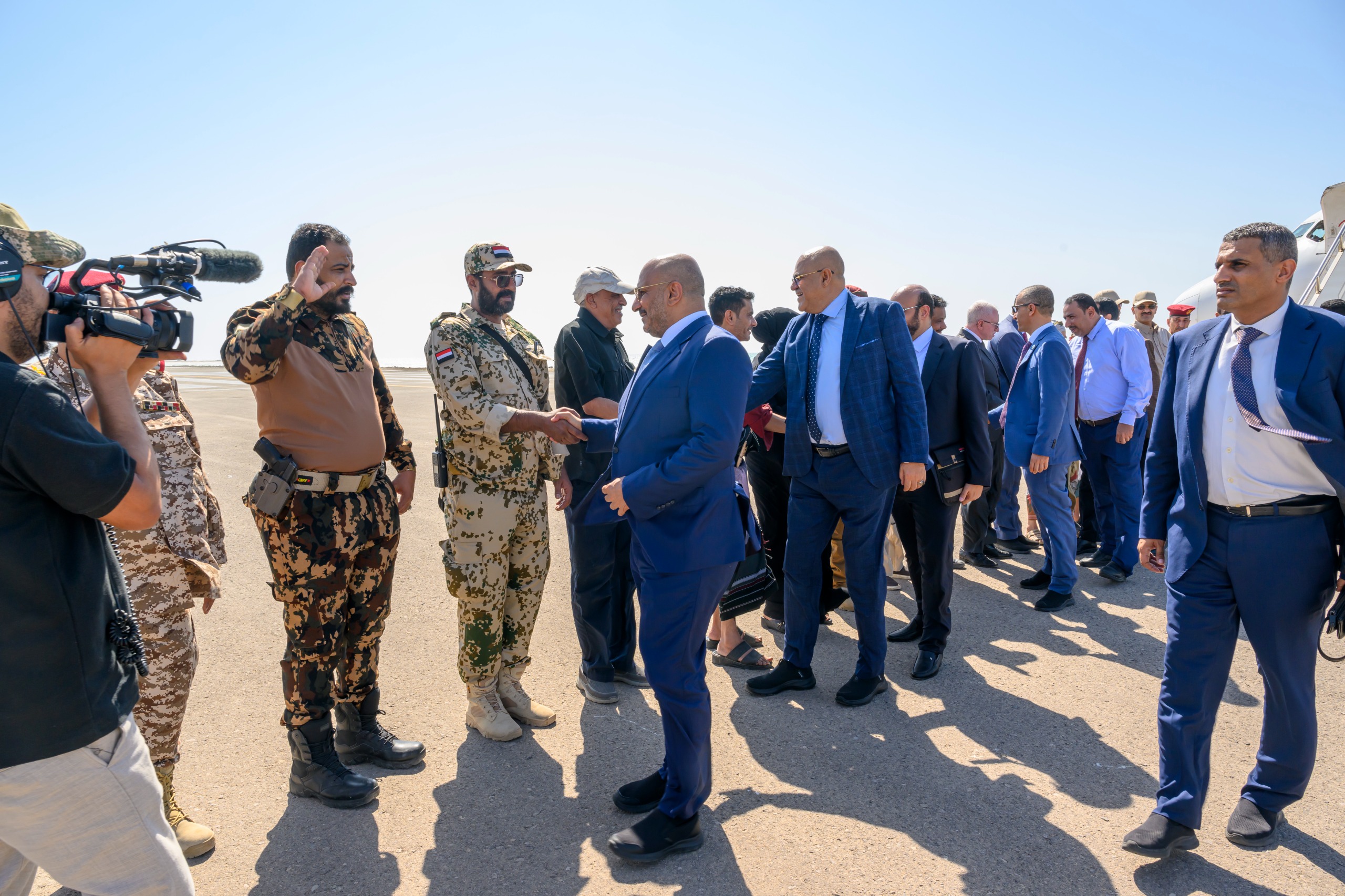 عضو مجلس القيادة العميد طارق صالح يعود إلى أرض الوطن بعد زيارة رسمية إلى جيبوتي