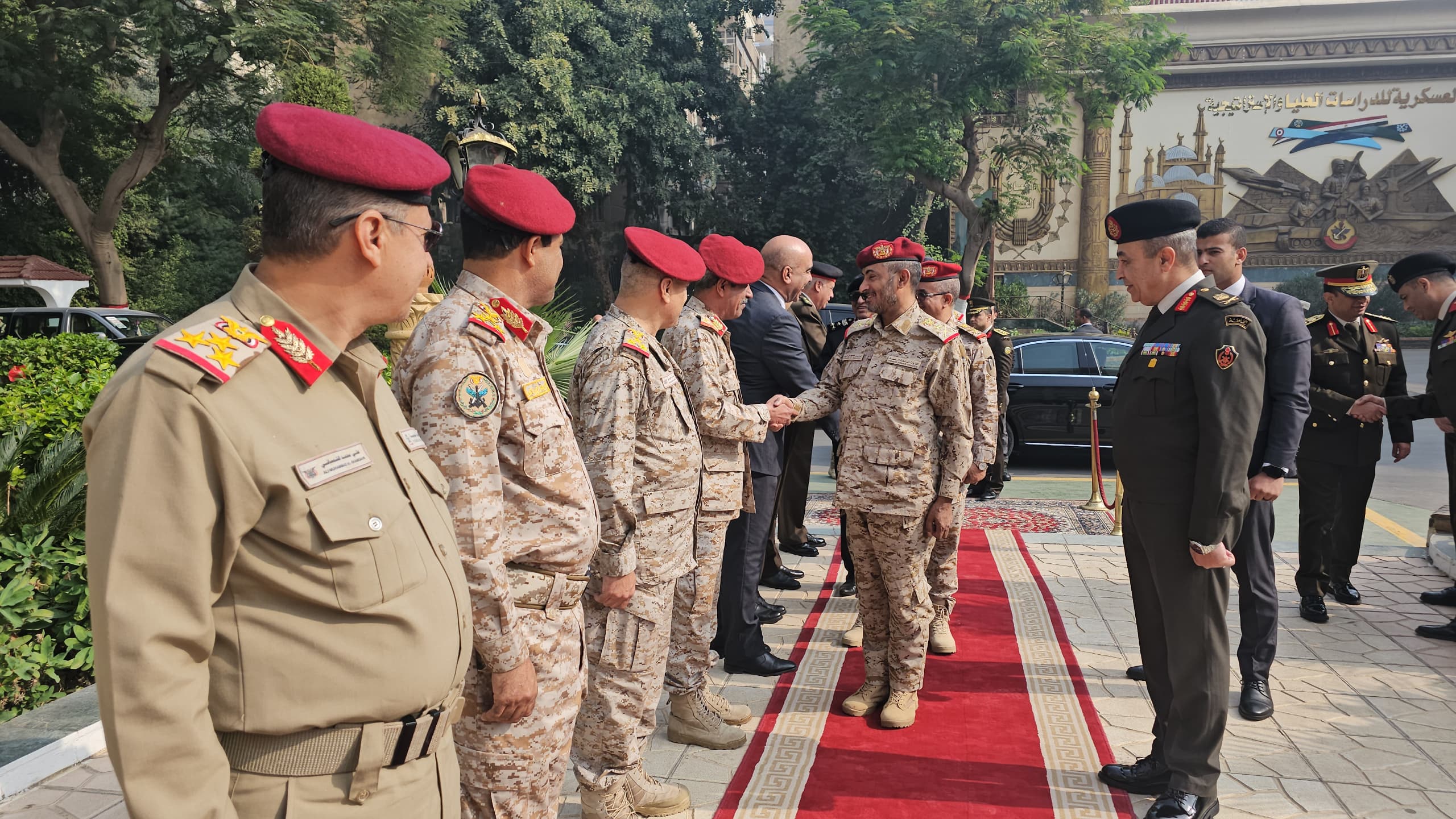 رئيس الأركان يزور الأكاديمية العليا للعلوم العسكرية وكلية القادة والاركان المصرية