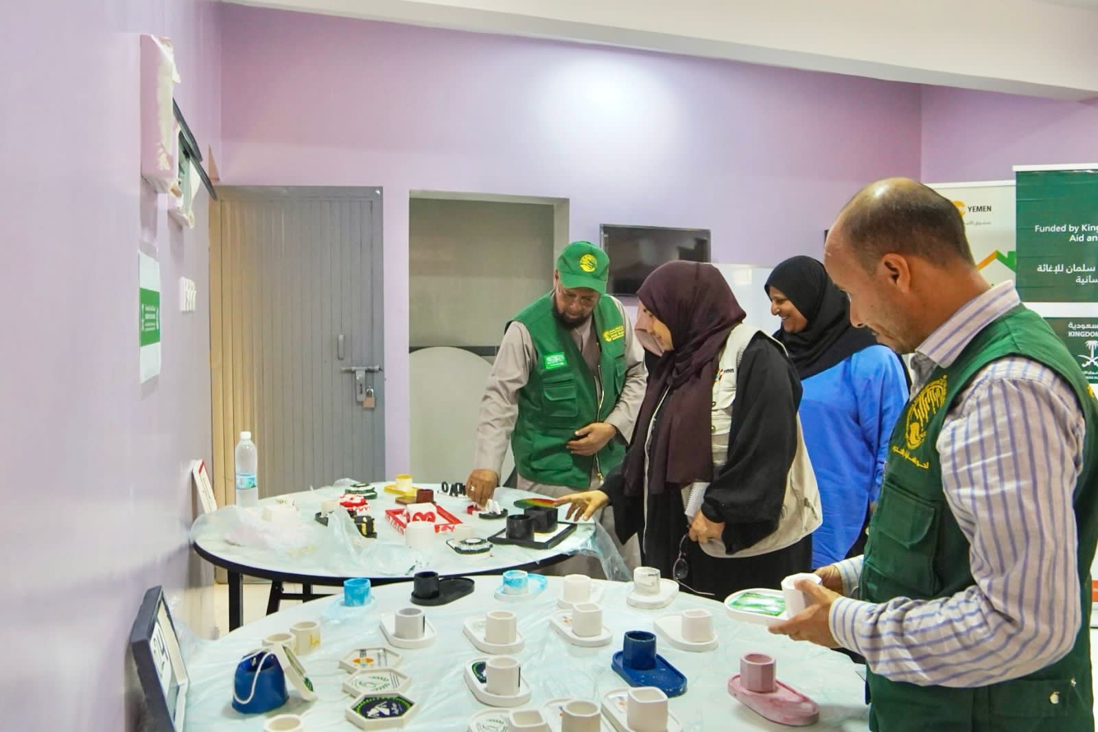 مركز الملك سلمان للإغاثة ينفذ دورة تدريبية بصناعة الجبس في عدن