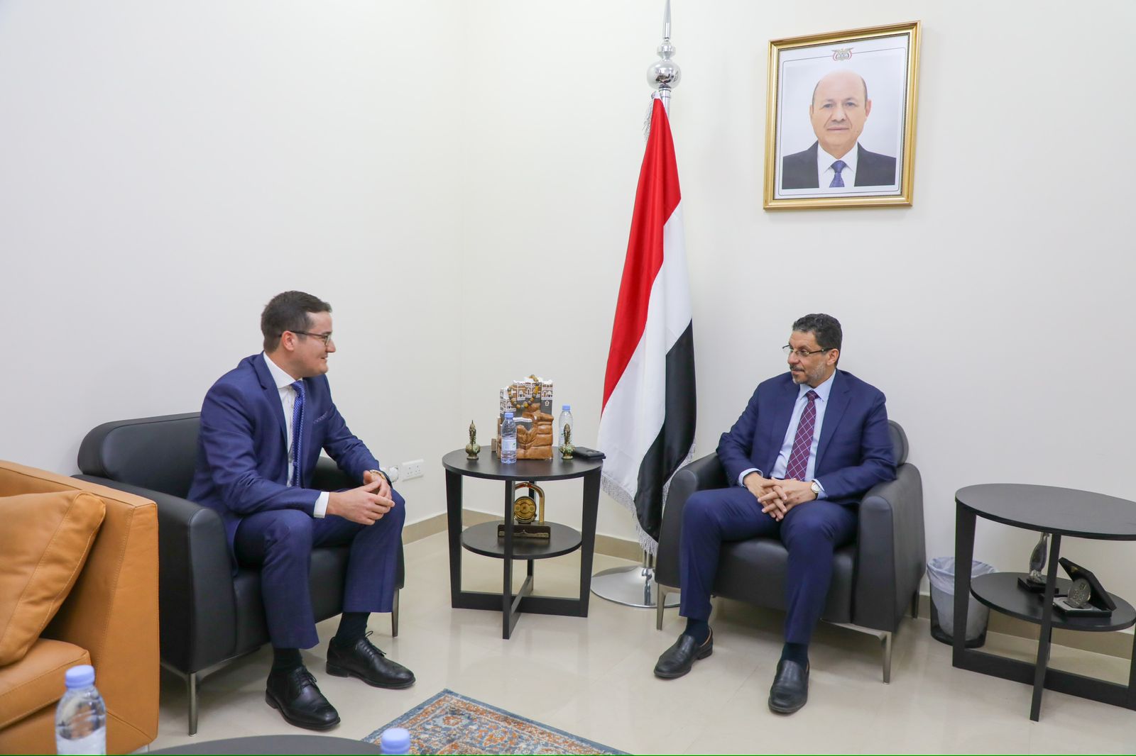 وزير الخارجية يبحث مع القائم بأعمال السفارة الروسية العلاقات الثنائية والتطورات في اليمن والمنطقة