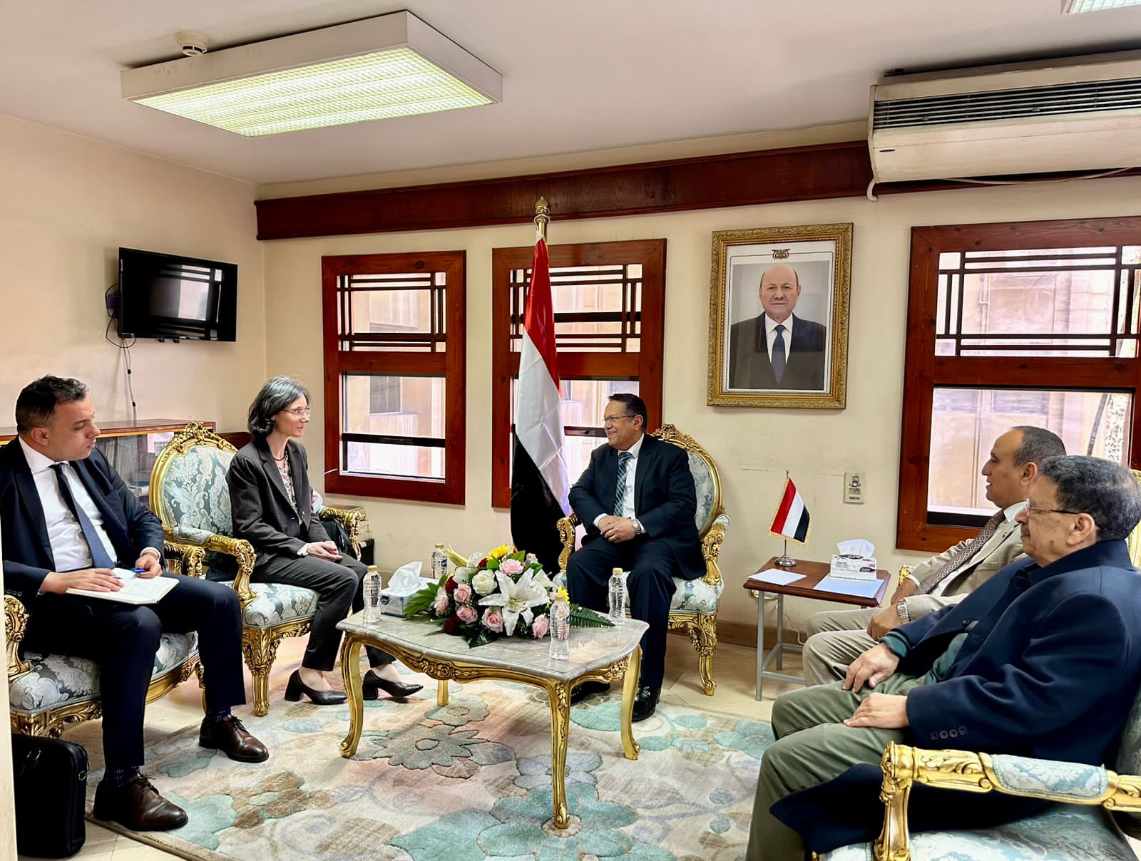 رئيس مجلس الشورى يستقبل السفيرة الفرنسية لدى اليمن