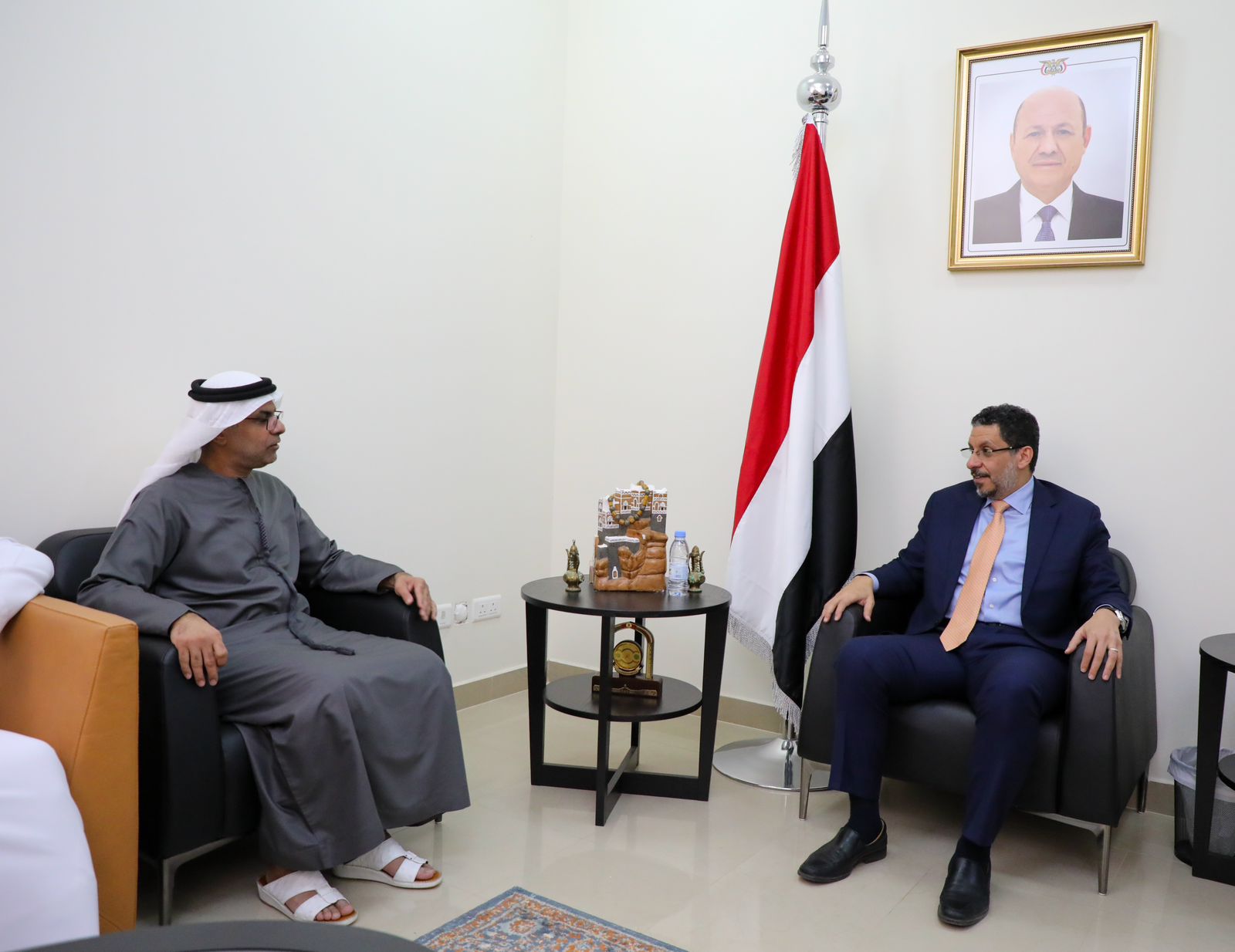 وزير الخارجية يبحث مع السفير الاماراتي تنسيق مواقف البلدين تجاه القضايا ذات الاهتمام المشترك