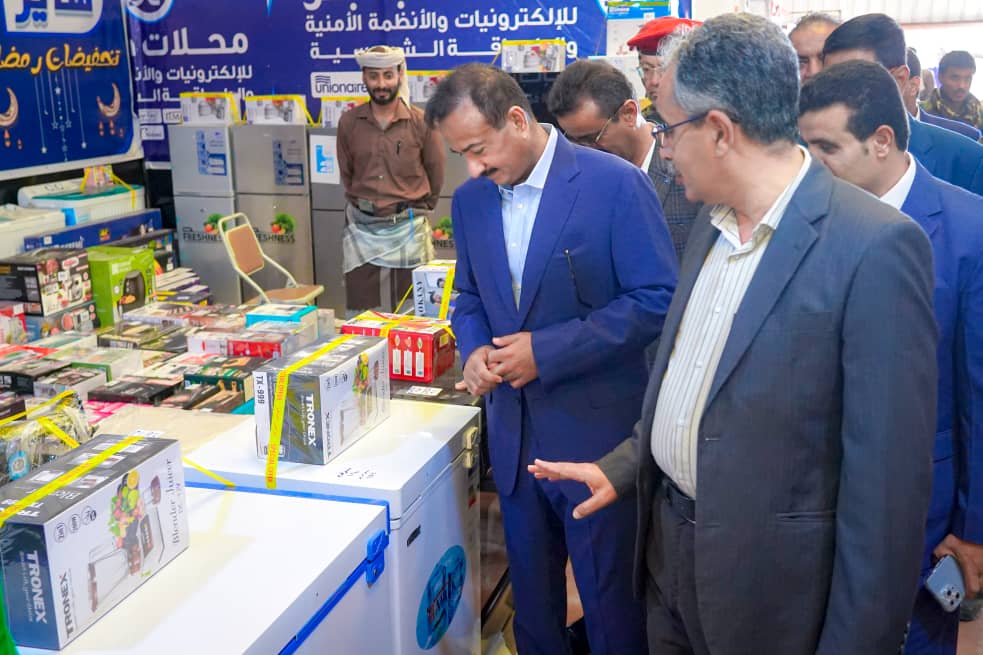 محافظ شبوة يفتتح معرض التسوق الرمضاني الثالث بمدينة عتق