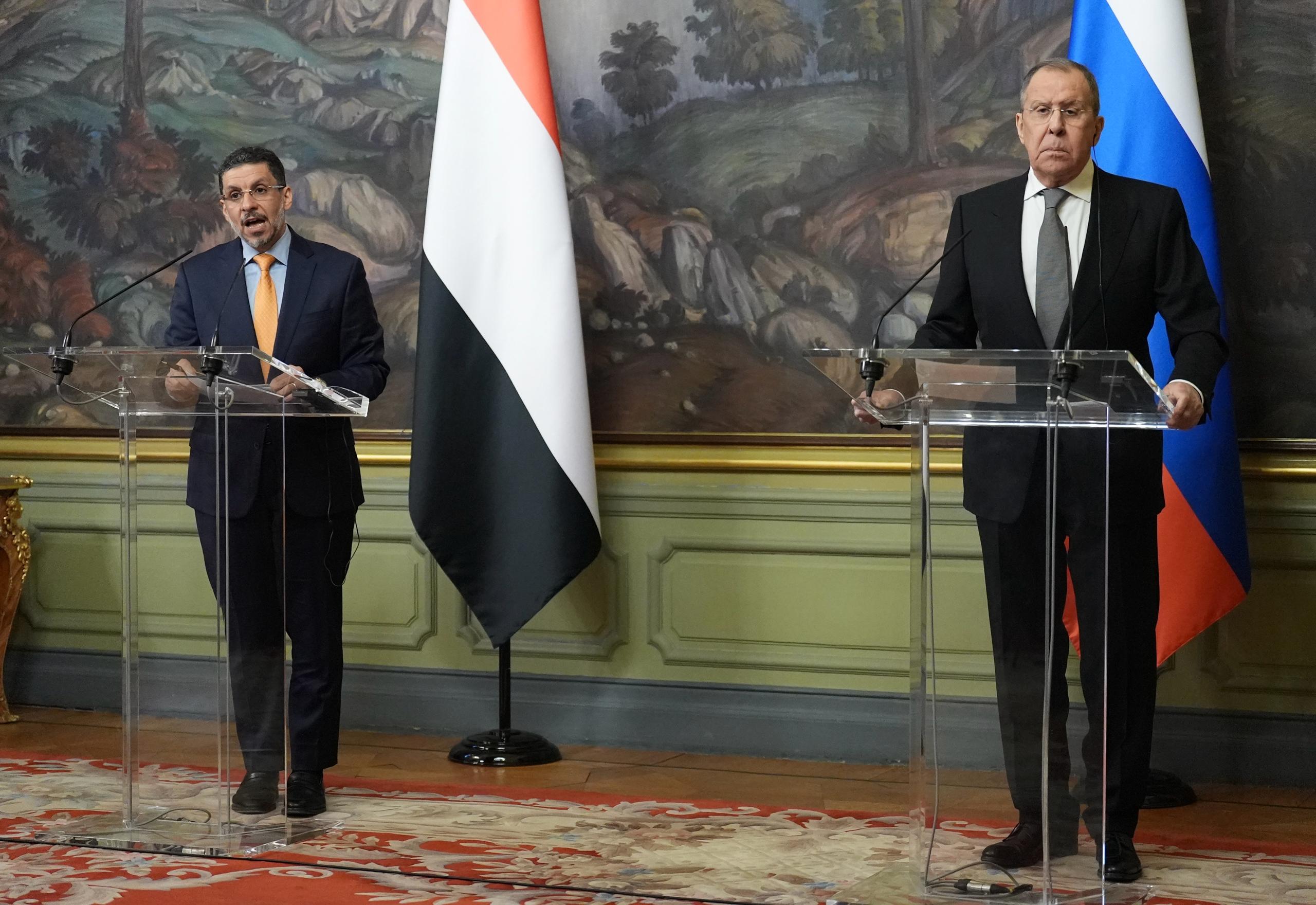 رئيس الوزراء يؤكد وجود كثير من المجالات لتعزيز العلاقات اليمنية الروسية وتحقيق إنجازات لمصلحة البلدين