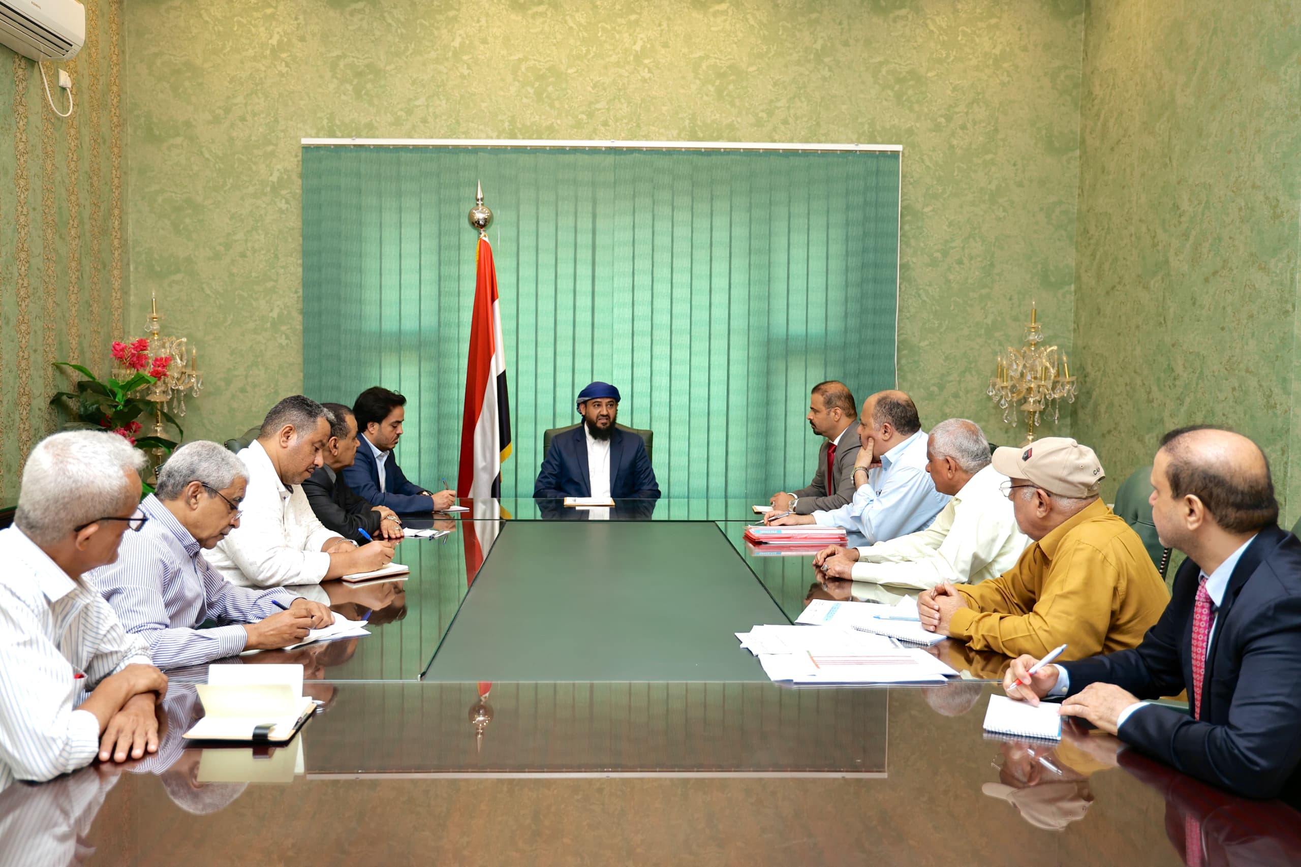 المحرّمي يعقد اجتماعاً موسعاً مع قيادة وزارة الكهرباء
