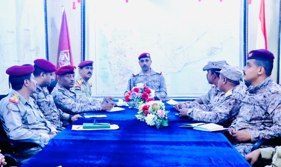 مدير دائرة العمليات الحربية يجتمع برؤساء عمليات المناطق العسكرية