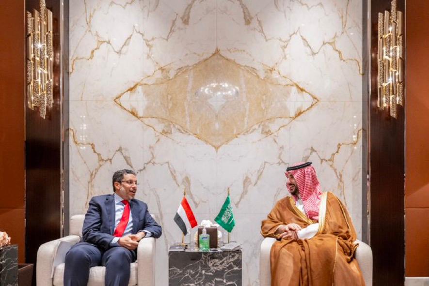 رئيس الوزراء يناقش مع وزير الدفاع السعودي آفاق العلاقات الأخوية والتعاون الثنائي بين البلدين