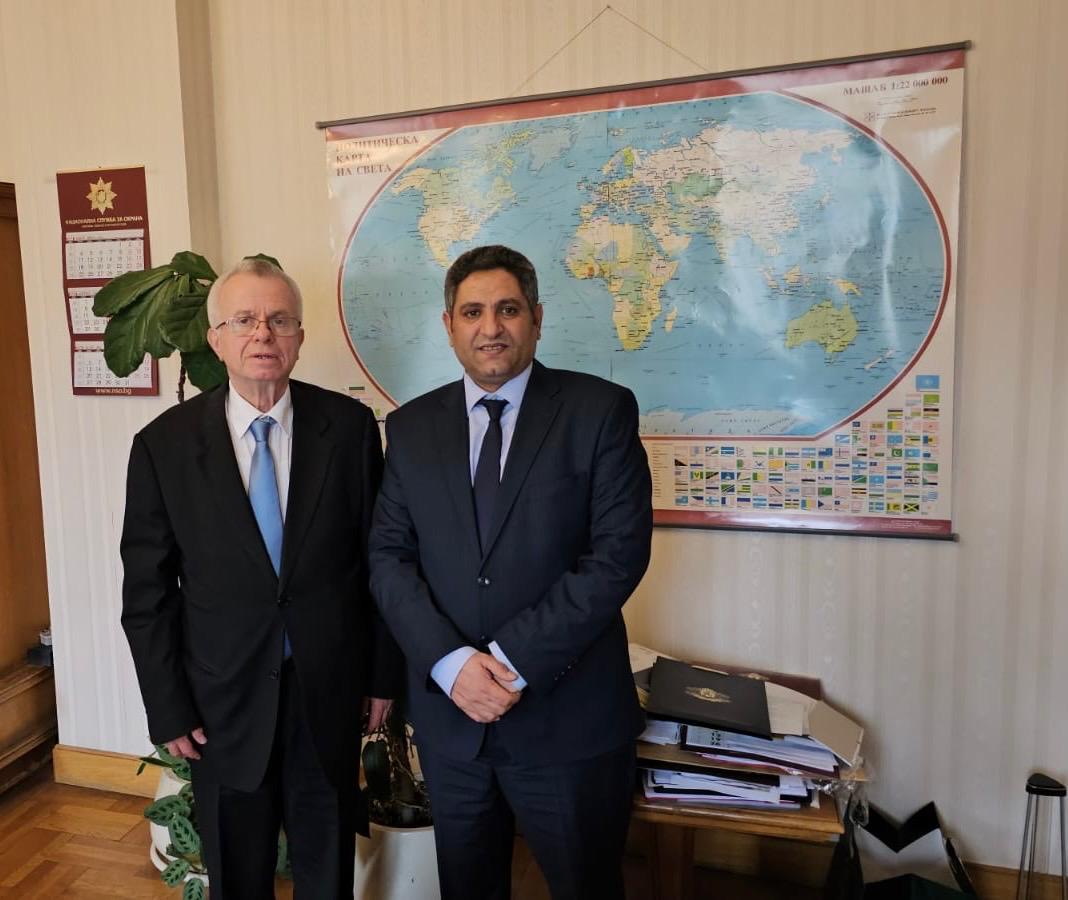 السفير شمر يبحث مع مسؤول بلغاري تطورات الأوضاع وجهود السلام في اليمن