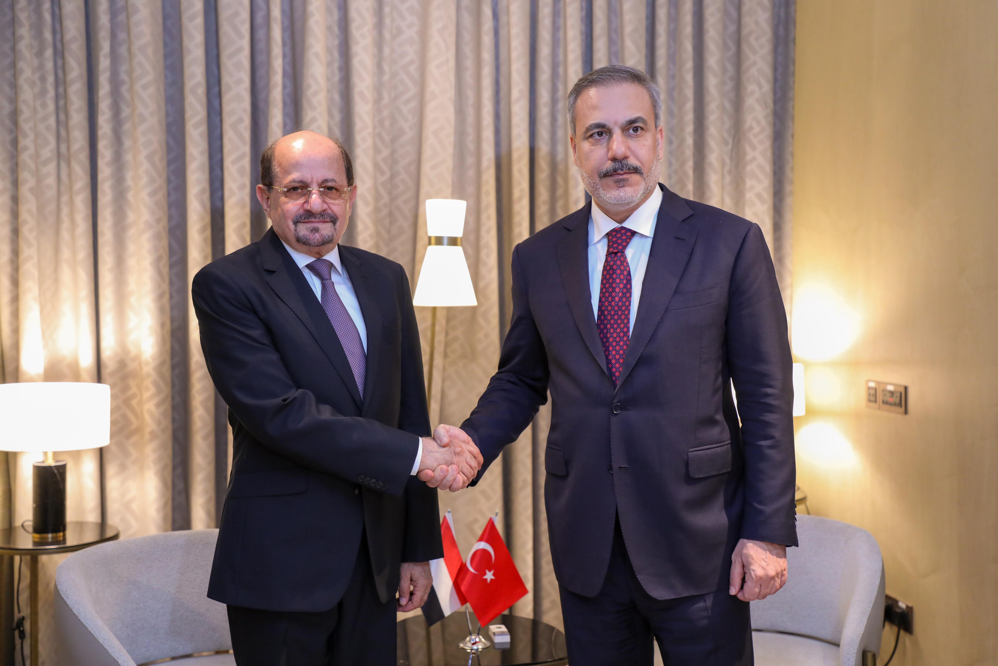 وزير الخارجية يبحث مع نظيره التركي سبل تعزيز وتطوير العلاقات الثنائية بين البلدين