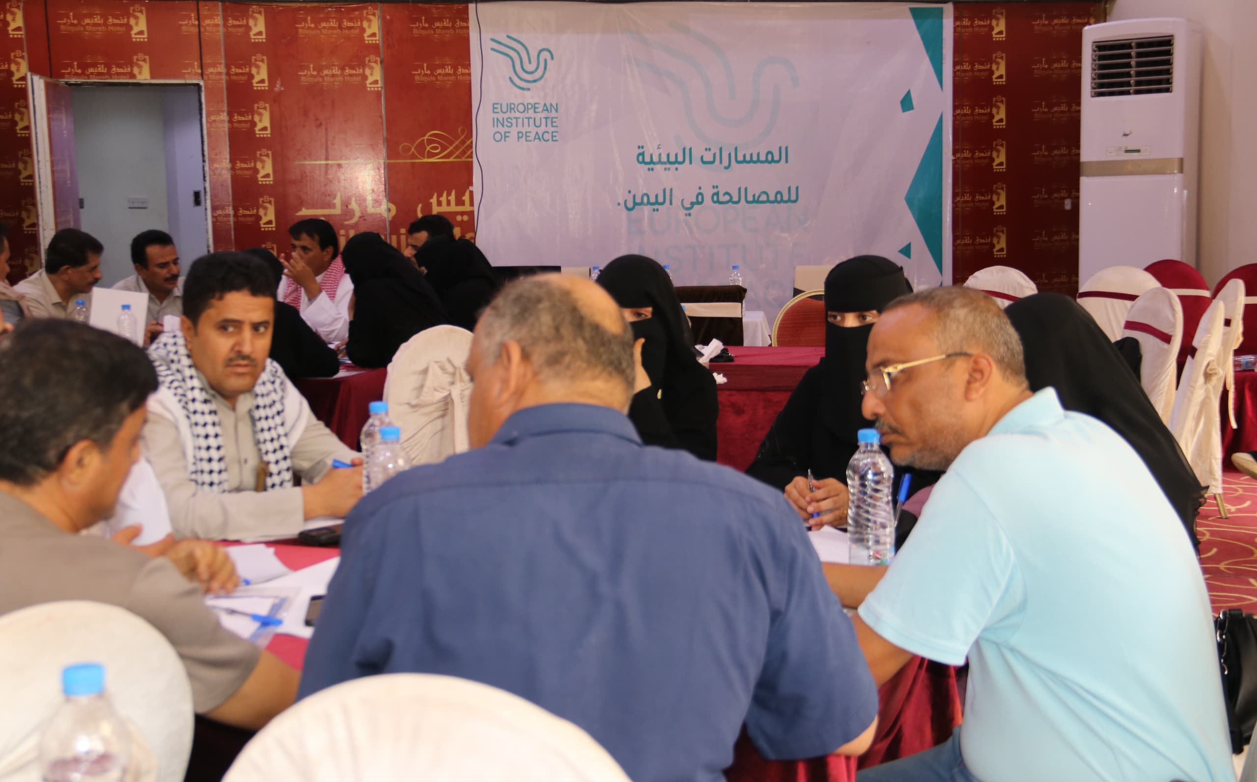 اختتام ورشة عمل بمأرب حول مناقشة التحديات المناخية والبيئة وتأثيرها على حياة وأمن السكان 
