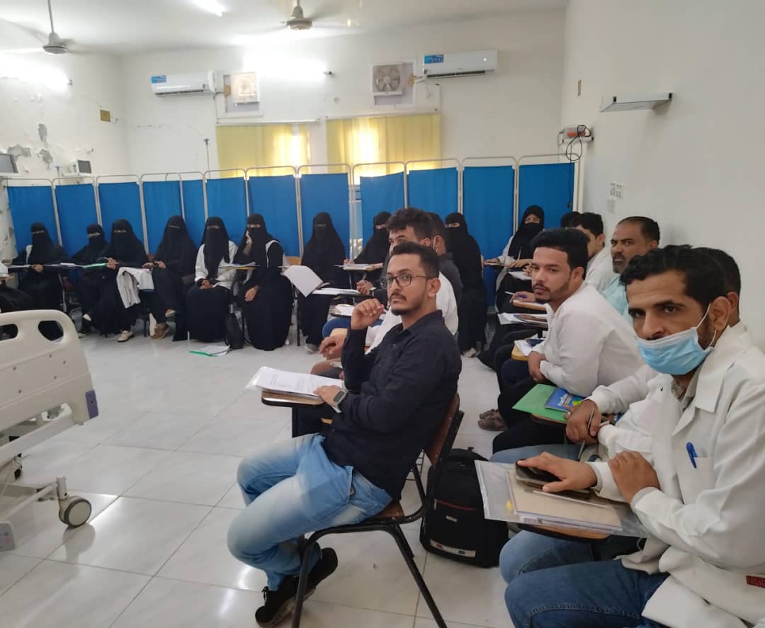 بدء دورة تدريبية للأطباء والممرضين في وحدة العناية المركزة بالمهرة