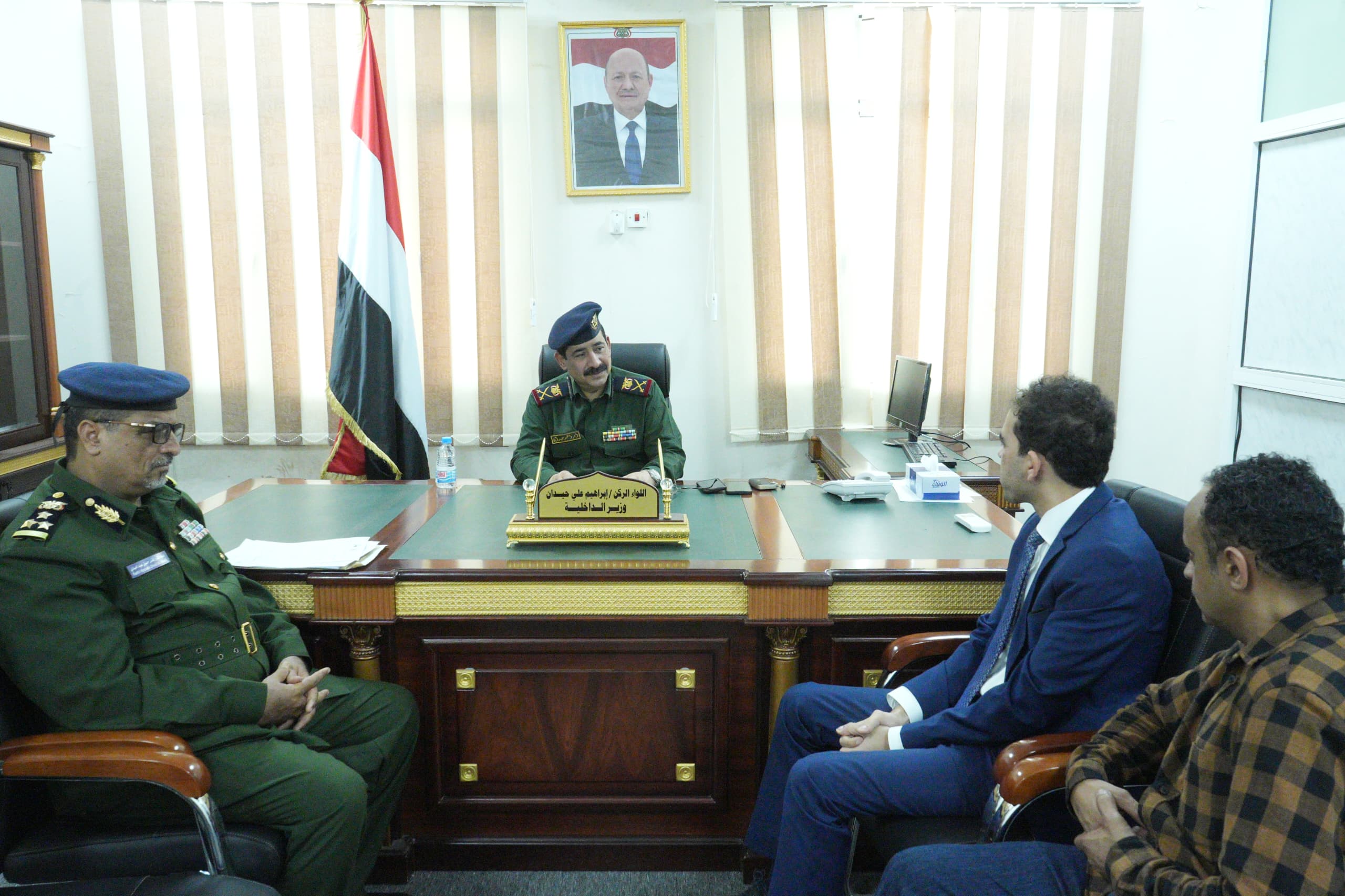 وزير الداخلية يشيد بجهود اللجنة الدولية للصليب الأحمر وتدخلاتها الانسانية في اليمن