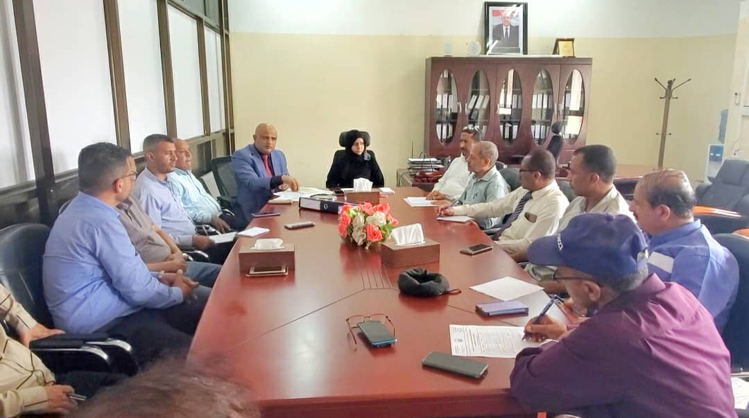 اجتماع بتعز يناقش آليات تشديد الرقابة على المنشآت الصحية والطبية