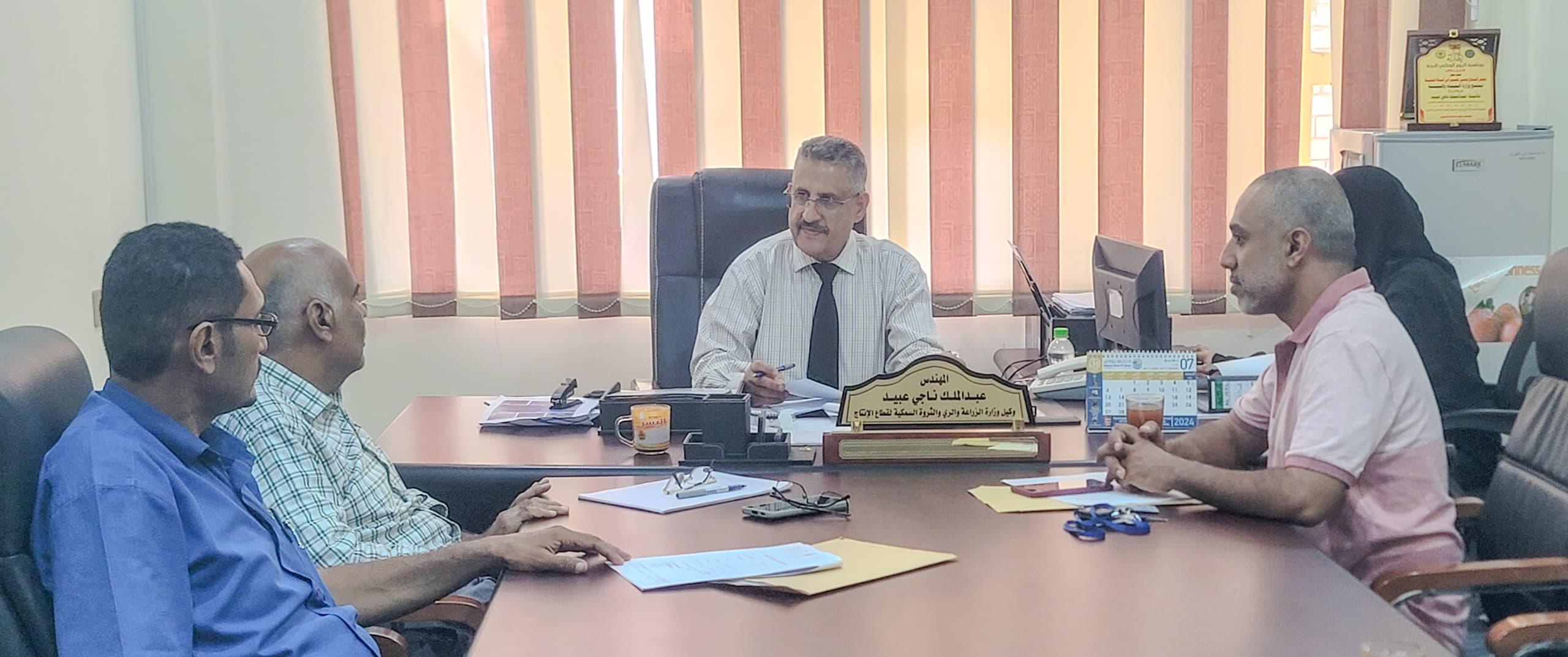 وكيل وزارة الزراعة يناقش مع فريق مشروع الأشغال التدخلات في القطاع الزراعي في لحج والضالع