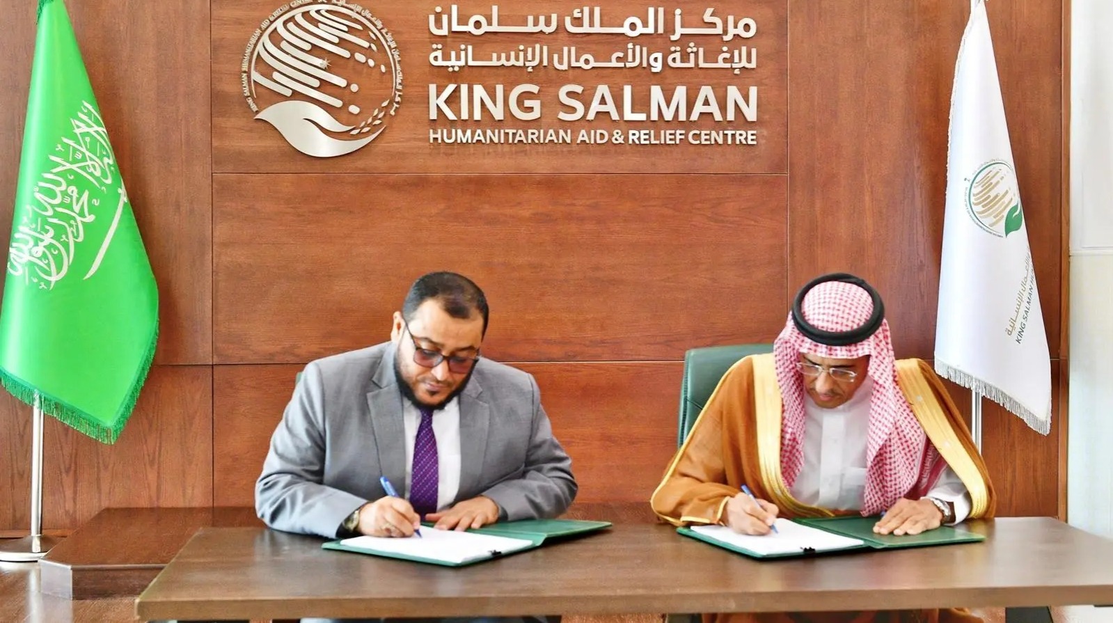 مركز الملك سلمان يوقع اتفاقية تعاون لتنمية القدرات المحلية لتعليم طلاب محو الأمية وذوي الإعاقة في اليمن