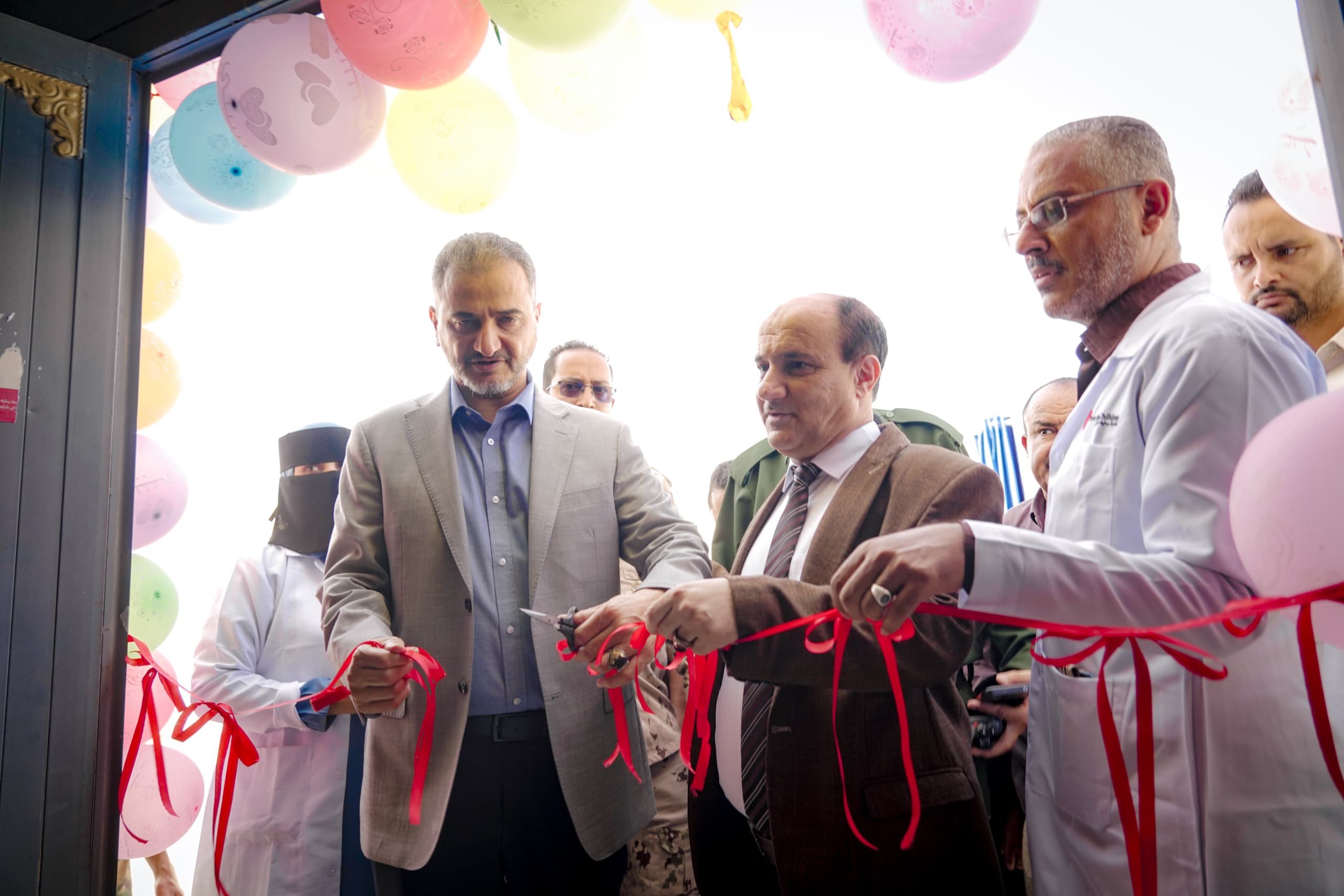 وزير الدولة محافظ عدن يفتتح عدداً من المشاريع الخدمية والتنموية بمديرية دار سعد