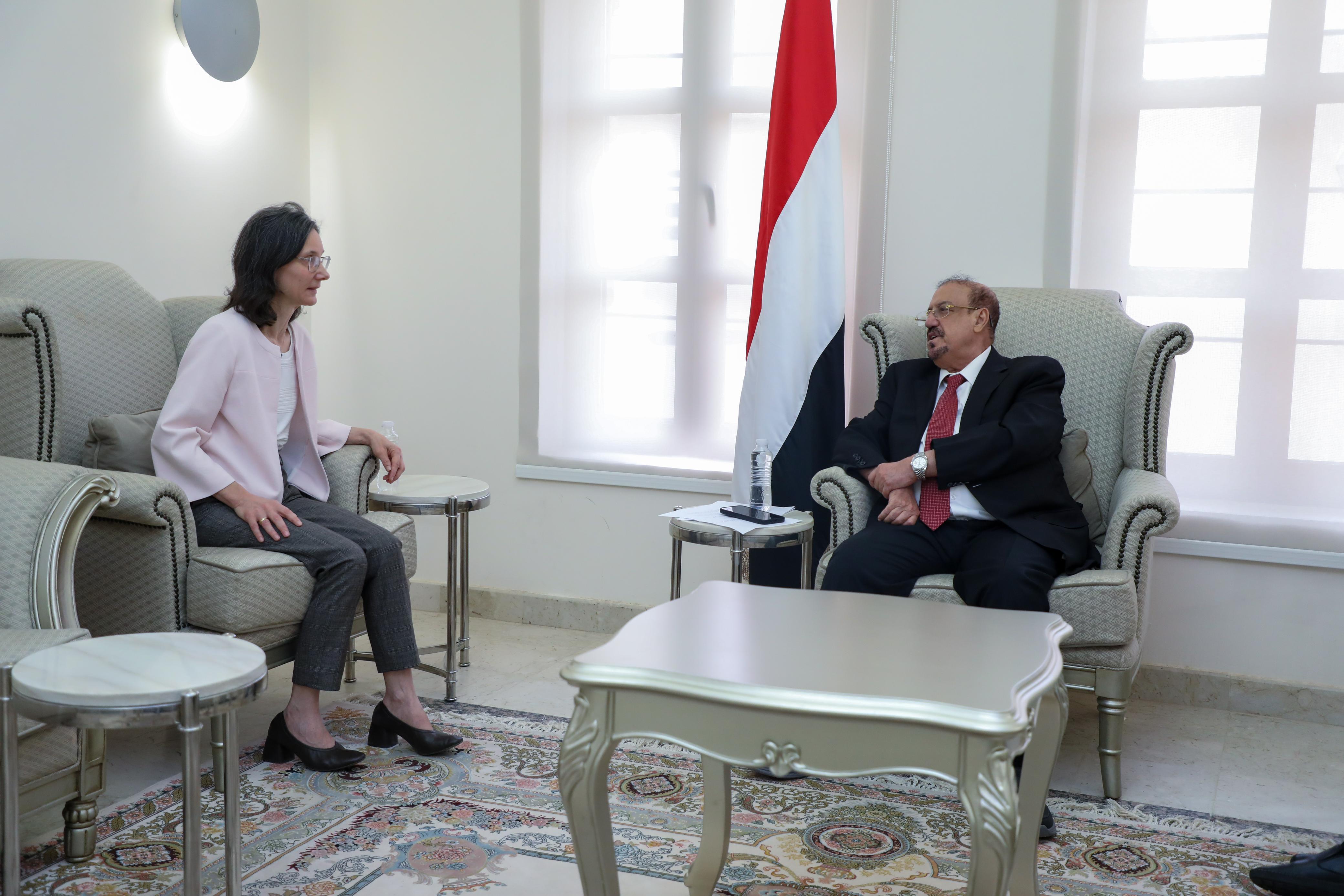 رئيس مجلس النواب يبحث مع السفيرة الفرنسية تطورات الأوضاع على الساحتين الوطنية والإقليمية
