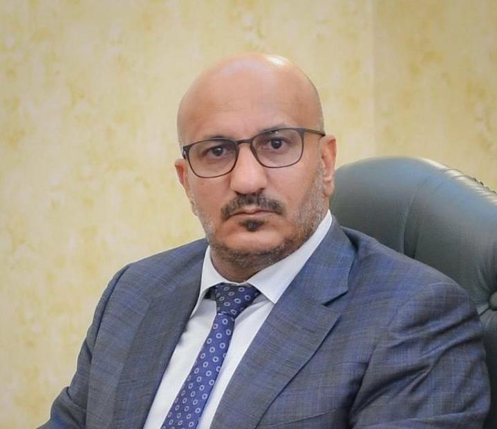 طارق صالح يتصل بمحافظ البيضاء ويوجه بعلاج الضحايا ومساعدة المنكوبين