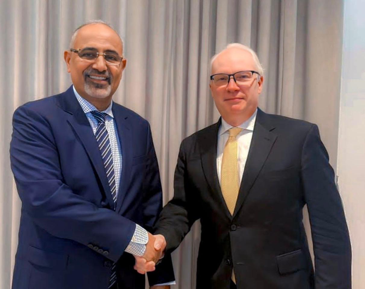 اللواء الزبيدي يناقش مع المبعوث الأمريكي مستجدات الأوضاع في اليمن