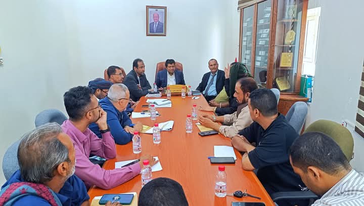 أمين عام محلي المهرة يلتقي رئيس مؤسسة المياه ورئيس جامعة المهرة