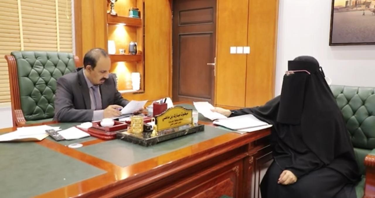 المحافظ بن ماضي يطلع على نشاط فرع الهيئة العامة لحماية البيئة بساحل حضرموت