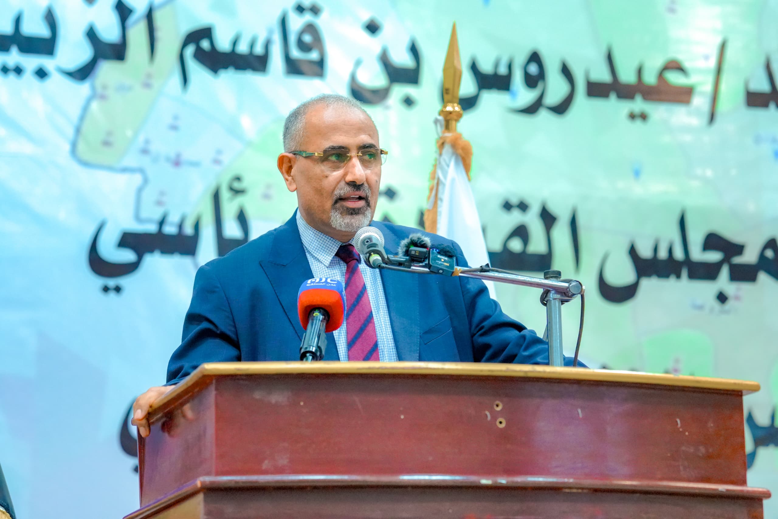 اللواء الزبيدي يعقد لقاء موسعاً بالسلطة المحلية والقيادات الأمنية والعسكرية والوجاهات الاجتماعية بمحافظة شبوة