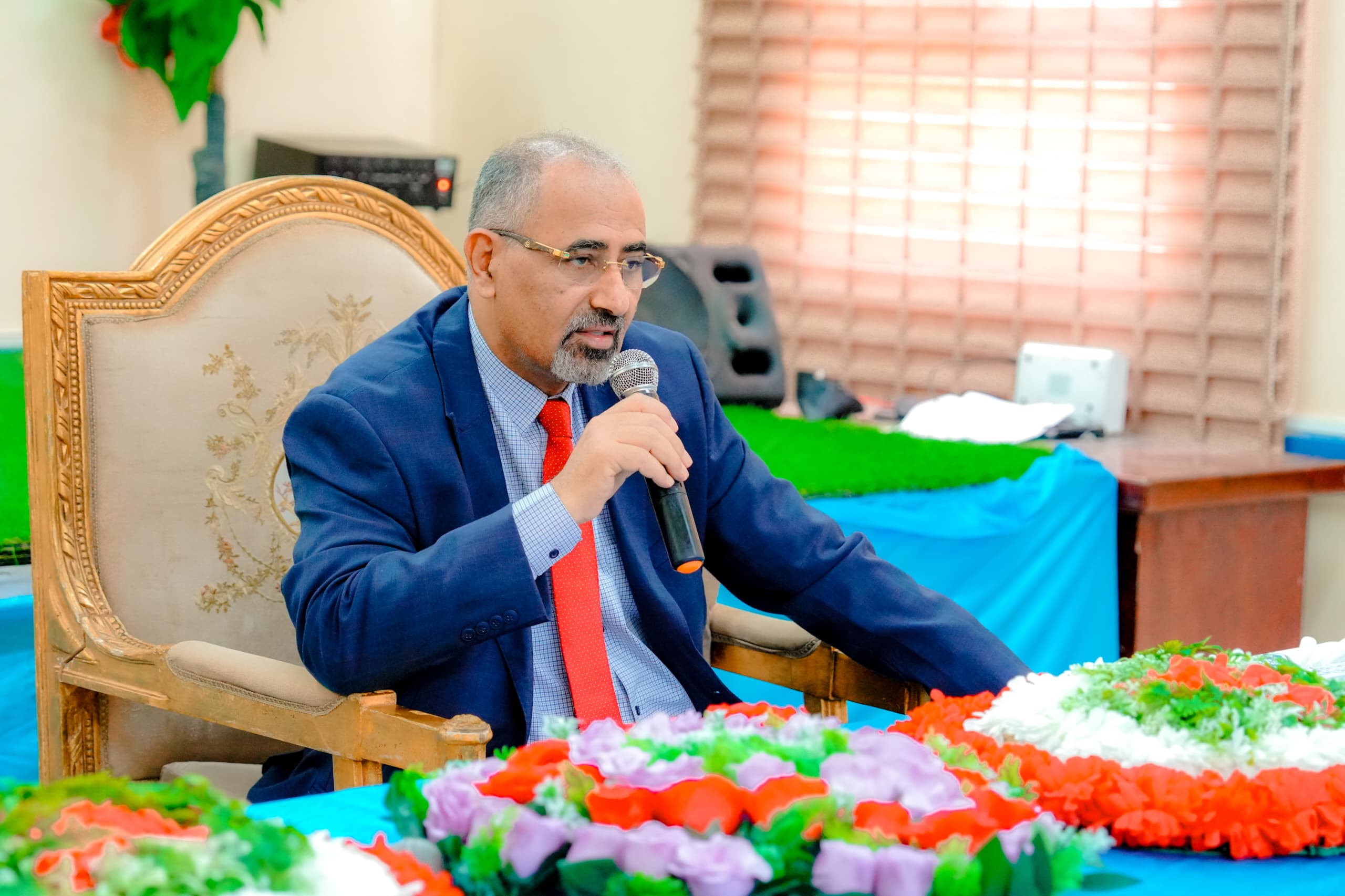 عضو مجلس القيادة اللواء الزُبيدي يرأس اجتماعا مشتركا للمكتب التنفيذي واللجنة الأمنية بأرخبيل سقطرى