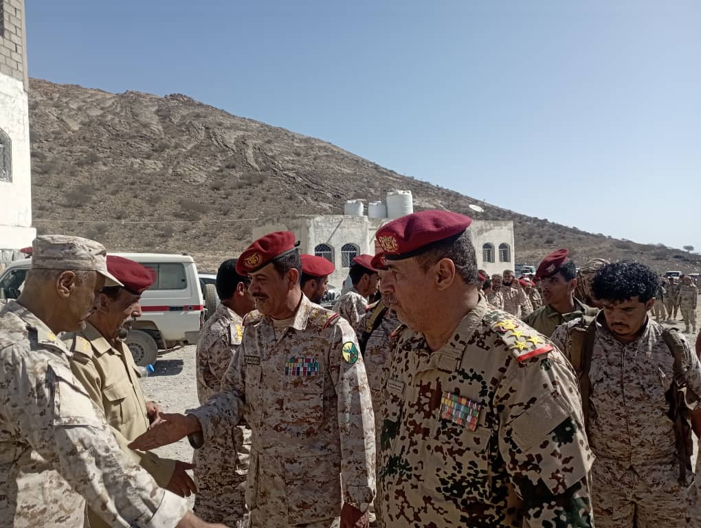 لجنة معايدة برئاسة نائب المفتش العام تزور محور أبين العملياتي