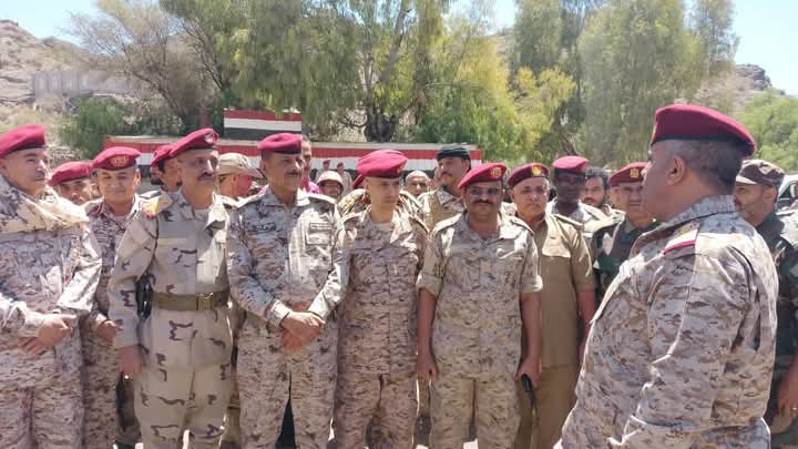 نائب رئيس هيئة الأركان يطلع على الاوضاع الميدانية في جبهة الضالع