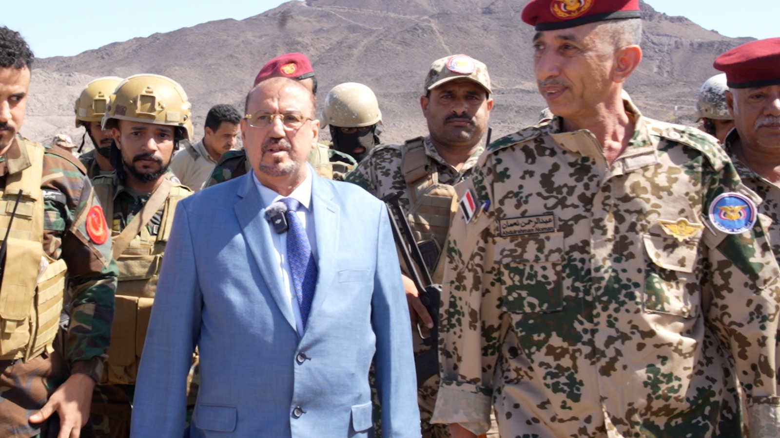 البركاني يشيد بالانضباط العسكري والجاهزية القتالية والمعنويات العالية لمنتسبي القوات المسلحة