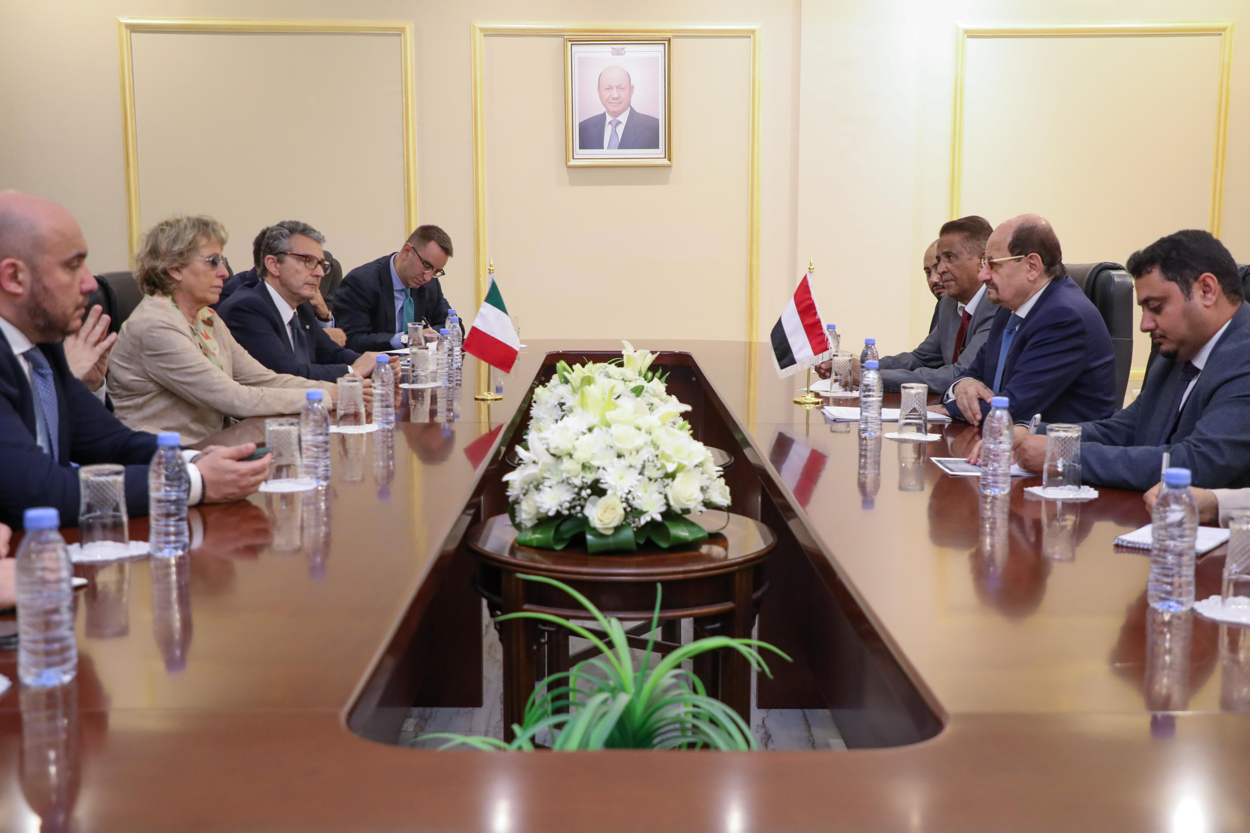 وزير الخارجية يبحث مع وفد مجلس الشيوخ الايطالي علاقات التعاون الثنائية