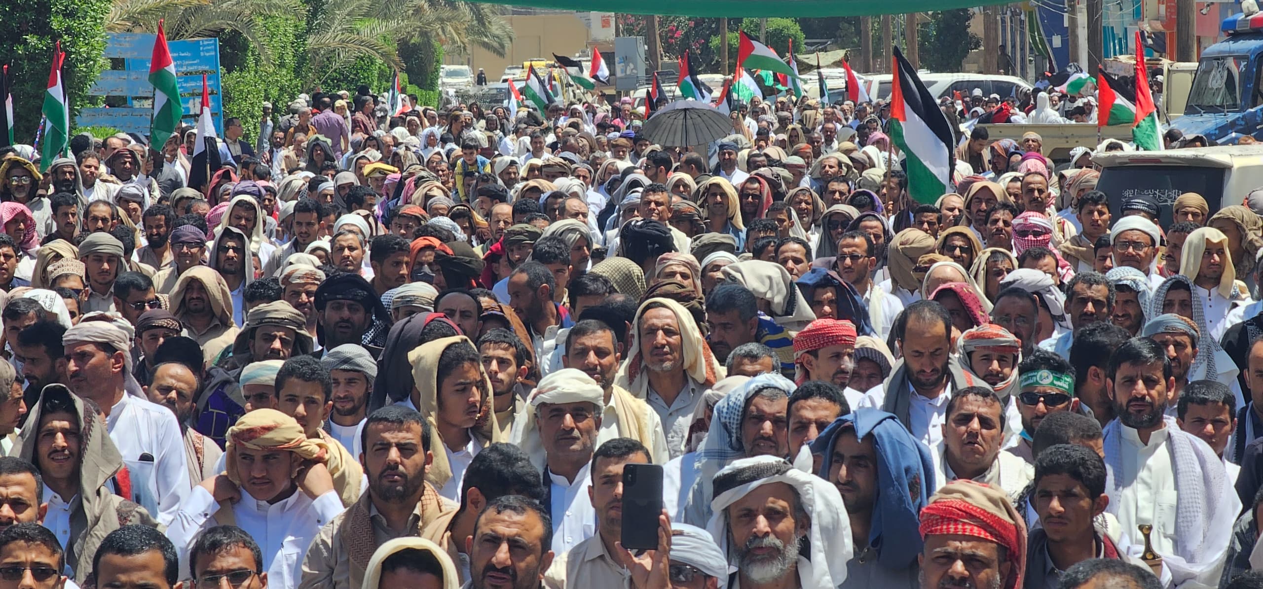 الآلاف في مأرب يجددون التضامن مع غزة ويُنددون بالمجازر اليومية بحق المدنيين