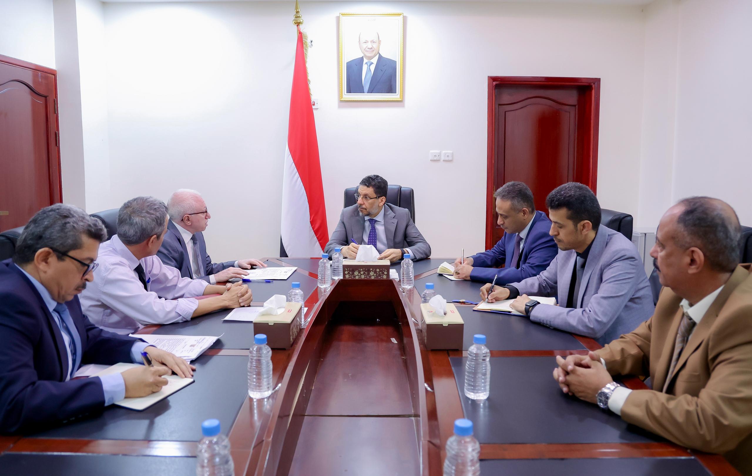 رئيس الوزراء يوجه بسرعة بدء تدشين الرحلات التجارية الى مطار المخا الدولي