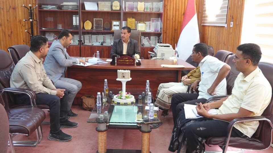 مناقشة آلية إصدار تراخيص خاصة بالمياه والأغذية بوادي حضرموت