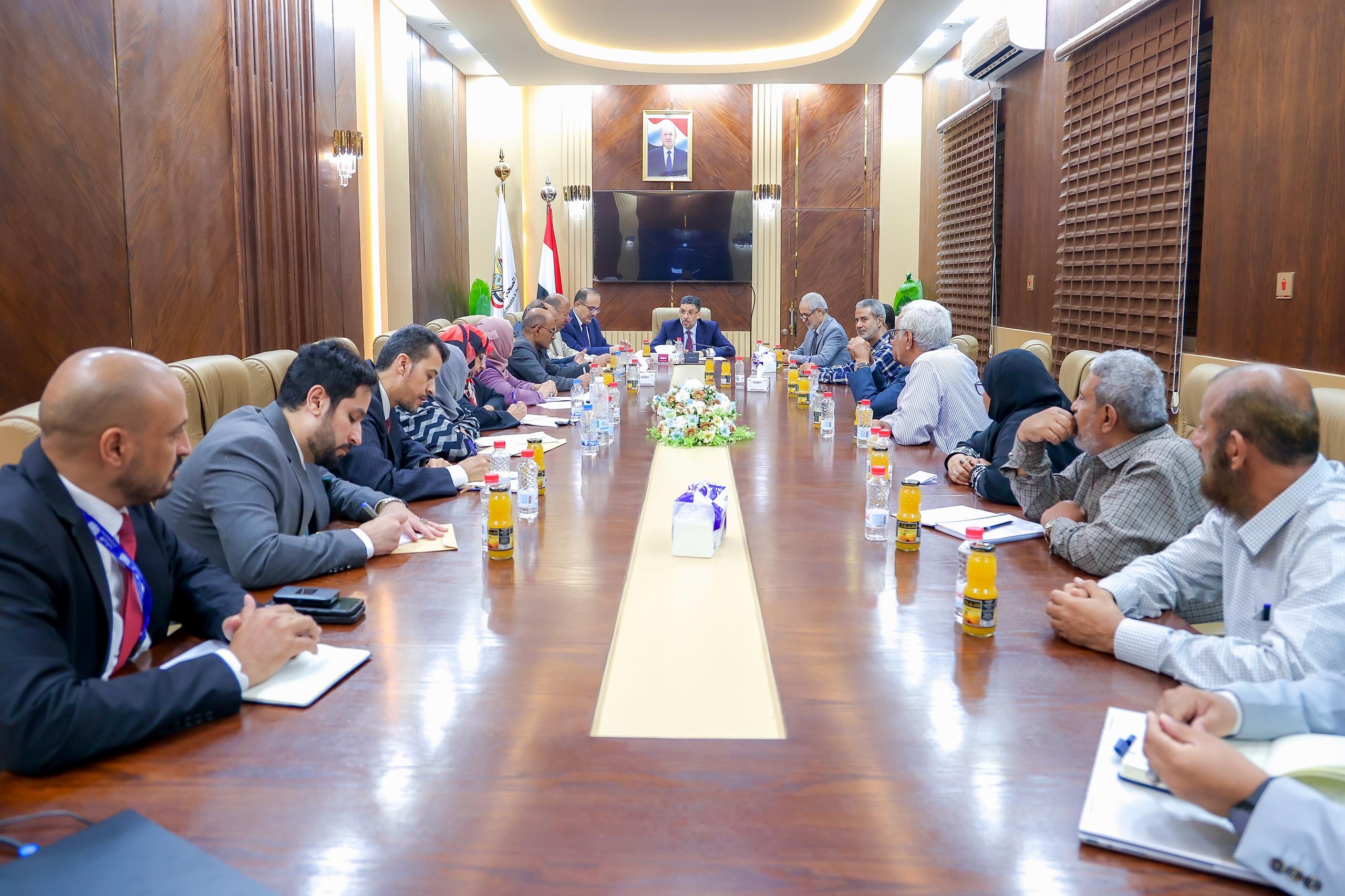 رئيس الوزراء يعقد اجتماع بمسؤولي البرامج المركزية التابعة لوزارة الصحة