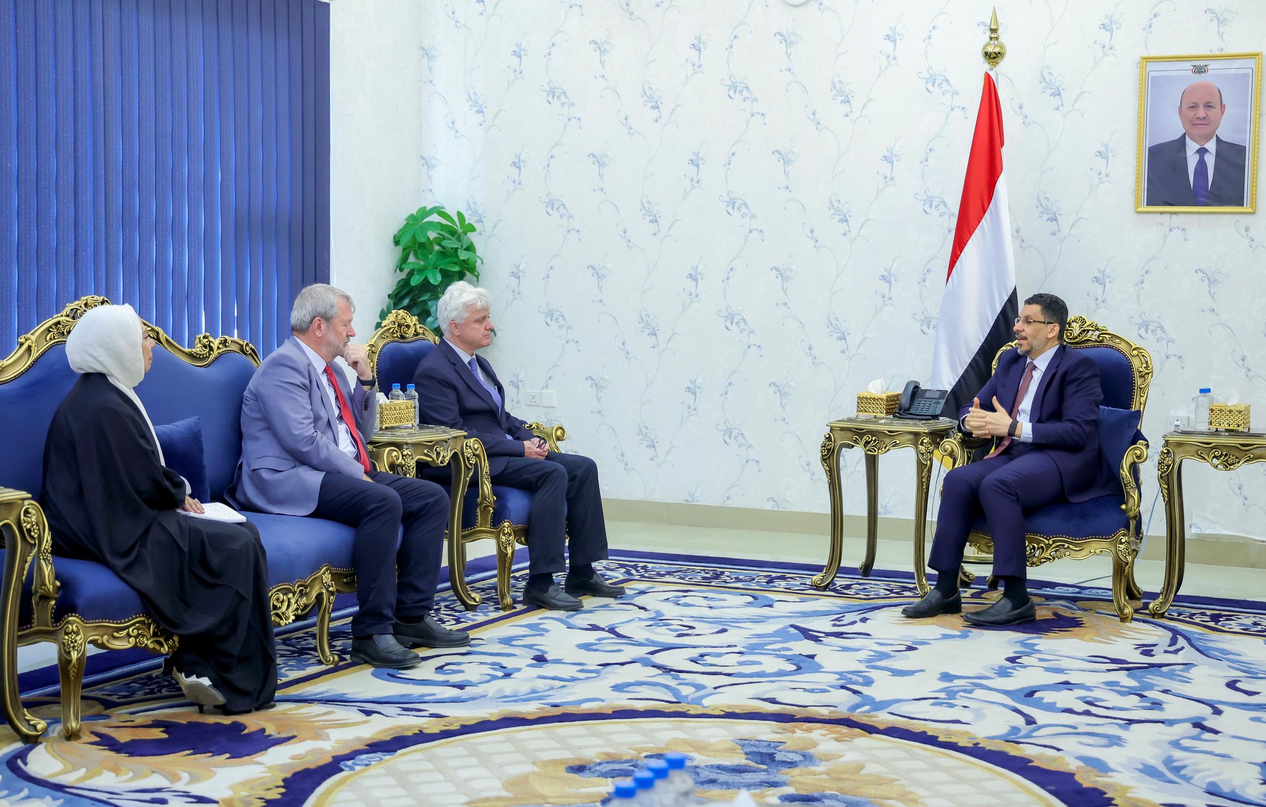 رئيس الوزراء يستقبل في عدن المدير الإقليمي لمنظمة اليونيسف
