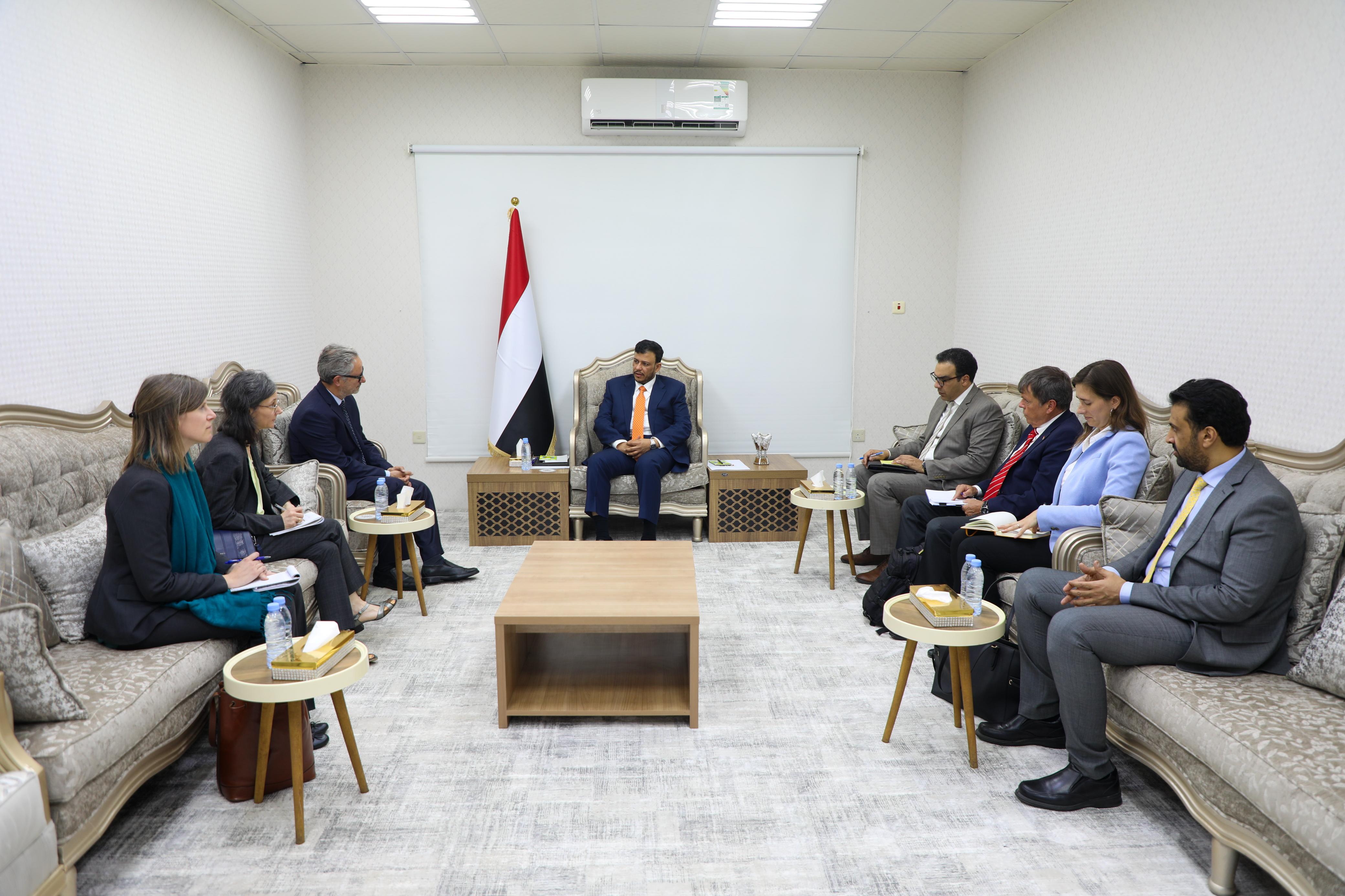 عضو مجلس القيادة د.عبدالله العليمي يستقبل سفراء الاتحاد الأوروبي لدى اليمن